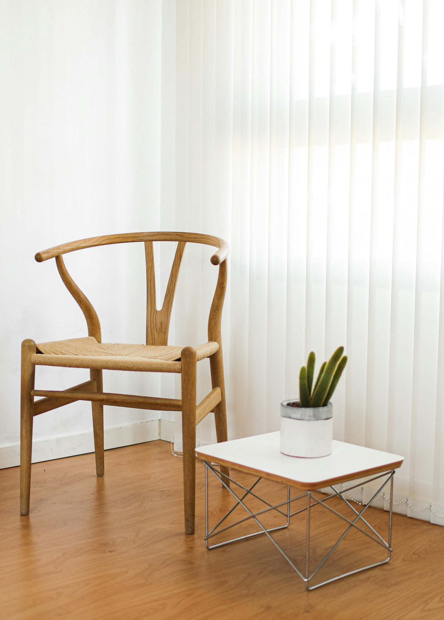 Cum se curăță jaluzelele verticale?